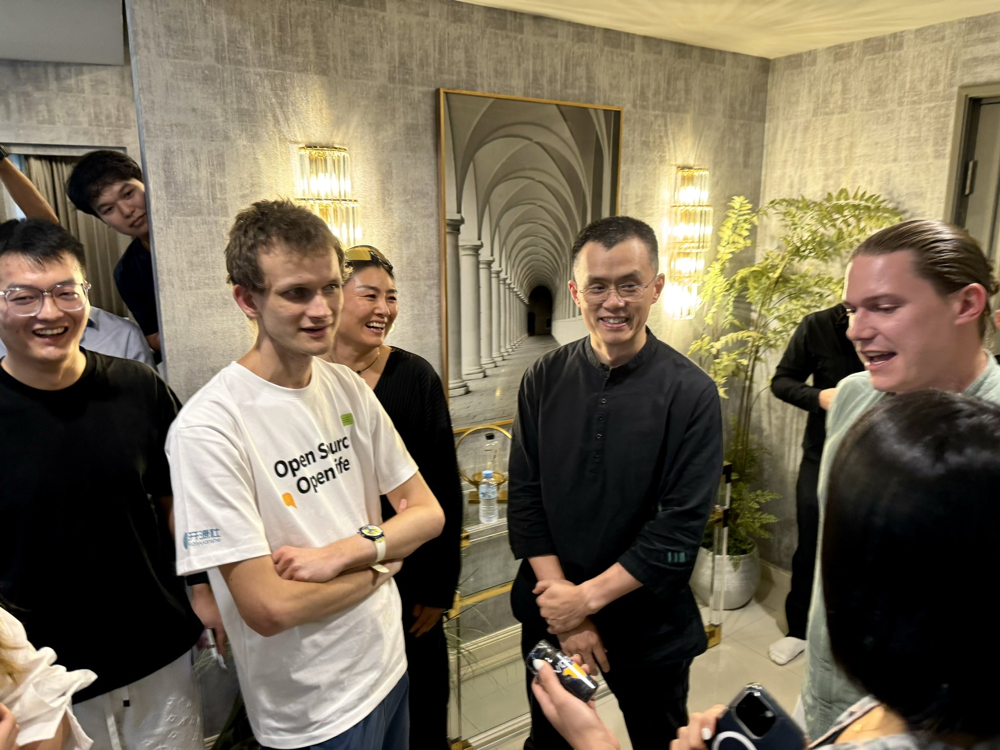 Pertemuan CZ dan Vitalik Membahas DesCi