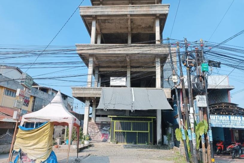 Gedung Kosong Tempat Penambangan Bitcoin Ilegal - Kompas