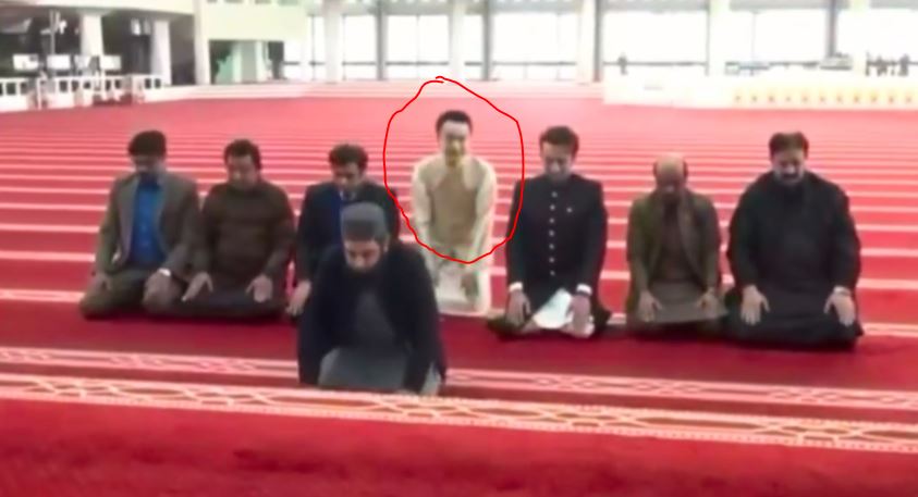 Potongan Video yang Memperlihatkan Justin Sun Ikut Shalat