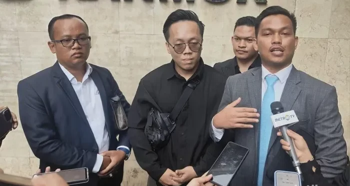Pelapor Dugaan Penipuan Timothy Ronald, Younger - detikNews