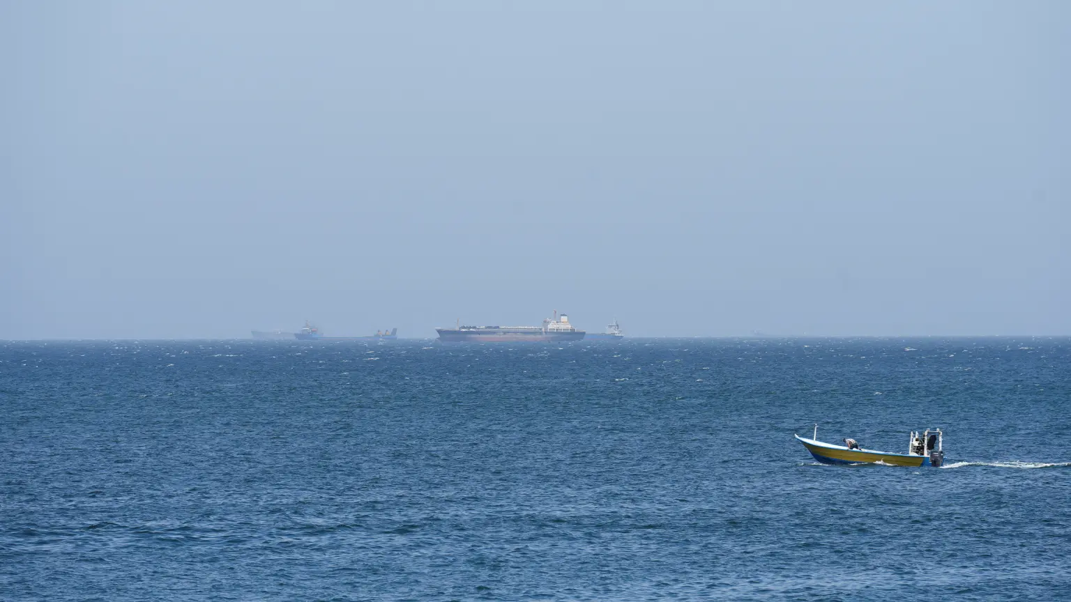 kapal di selat hormuz